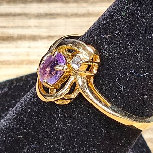 Gold tone Ring with Amethyst in the Center. Birthstone Ring!! Size - 7 - Picture 7 of 10